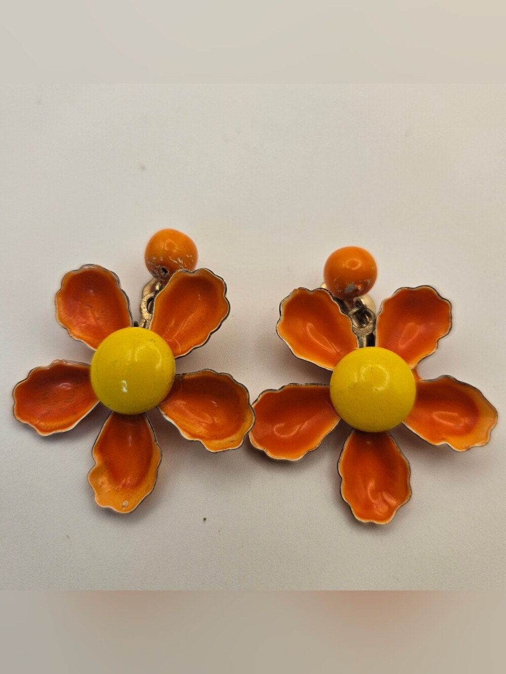 Vtg 1960s Mod Enamel Flower Dangle Clip On Earrings Orange Yellow Retro Daisy
